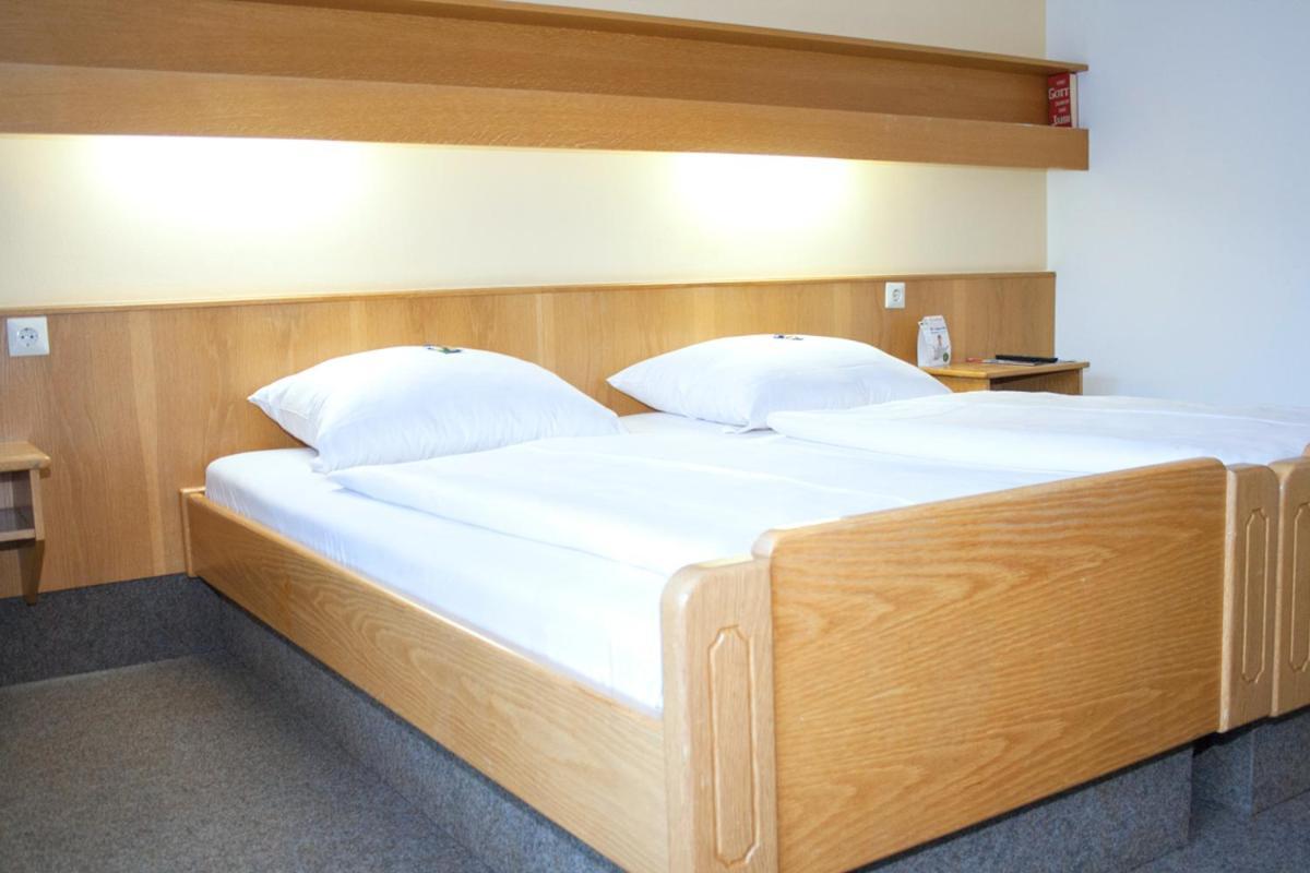 Hotel Am Regenbogen Cham Extérieur photo