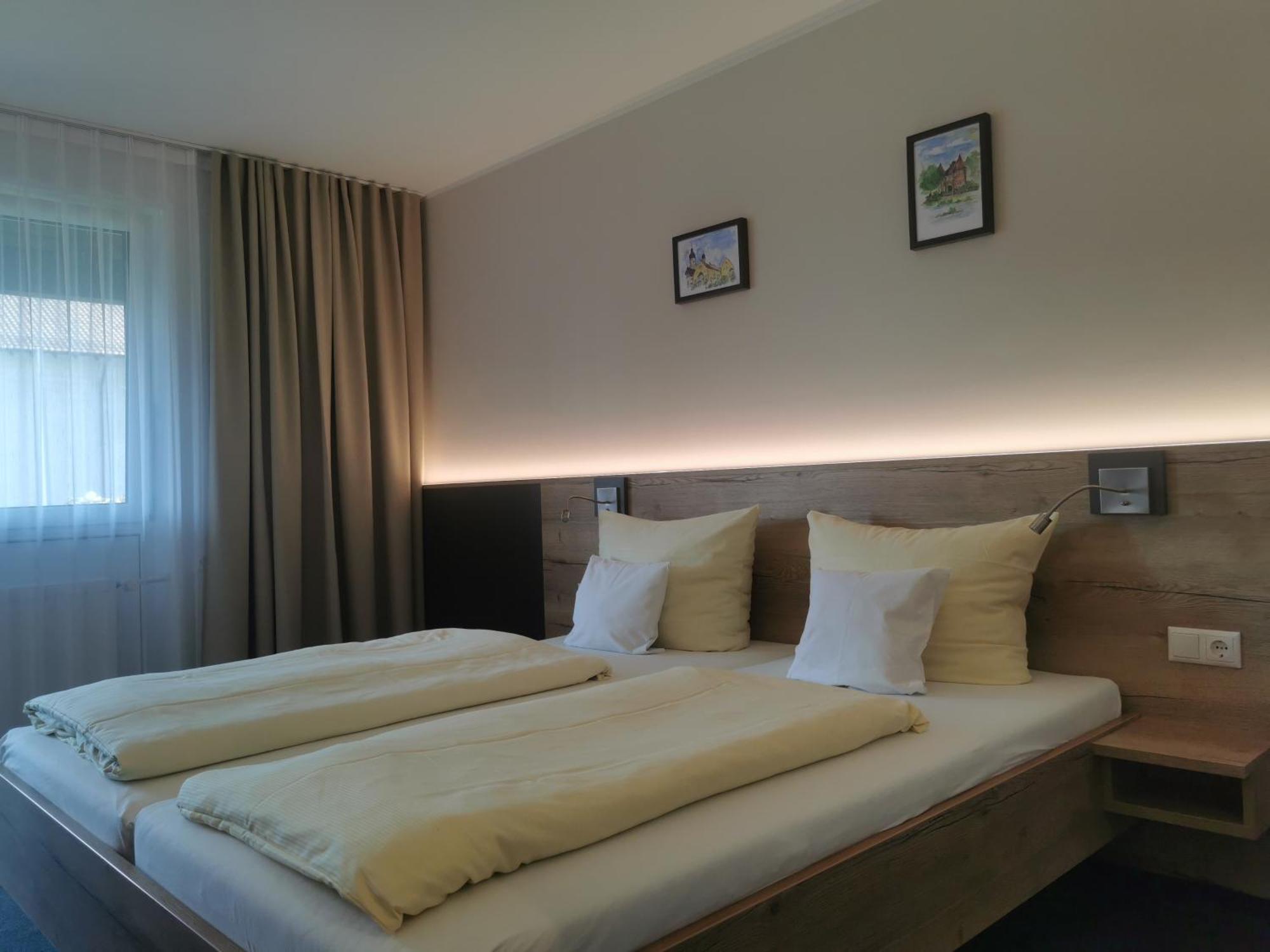 Hotel Am Regenbogen Cham Extérieur photo